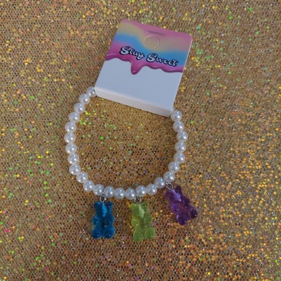 Bear Charm Pearl Bracelet - Picture 2 of 5